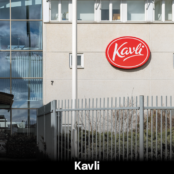 Service och underhållsavtal på processkylanläggning, kyl, frys, kök, luftkonditionering för Kavlis produktionsanläggning i Älvsjö. Vi genomför nu energisparprojekt, byter ut befintliga kylaggregat, kompletterar med nya kylanläggningar med frikylsfunktion, växlare för återvinning av värme från kylproduktionen. ❯ Installerad kyleffekt ca 700 kW.